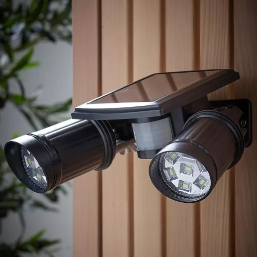 Dvojna solarna LED luč s senzorjem gibanja in funkcijo mrak-do-zore