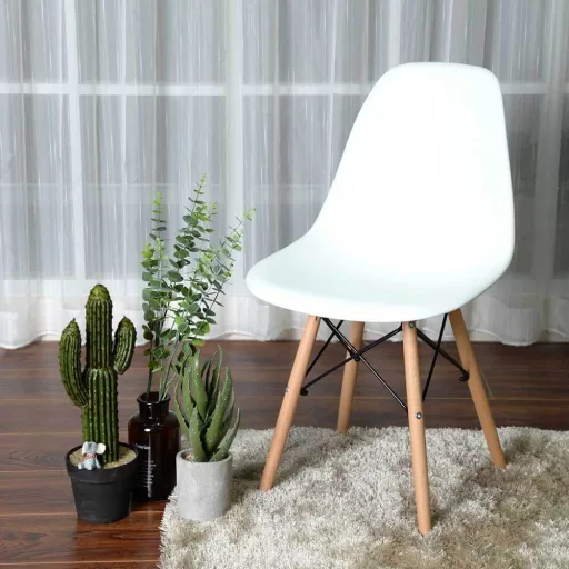 Moderna 4-delna jedilna stolčka v različnih barvah - ergonomska zasnova z robustnimi kovinskimi in lesenimi nogami