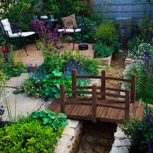 Cedar Garden Bridge for Ponds and Flower Beds - 150 kg Capacity, Elegant Design