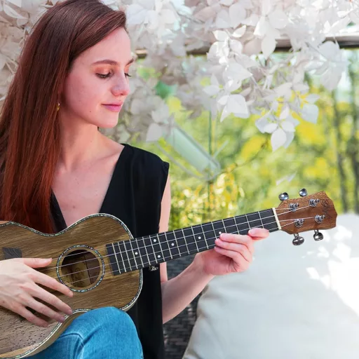 60cm Prenosna Lesena Ukulele za Začetnike - 4 Strune, Enostavna za Igranje