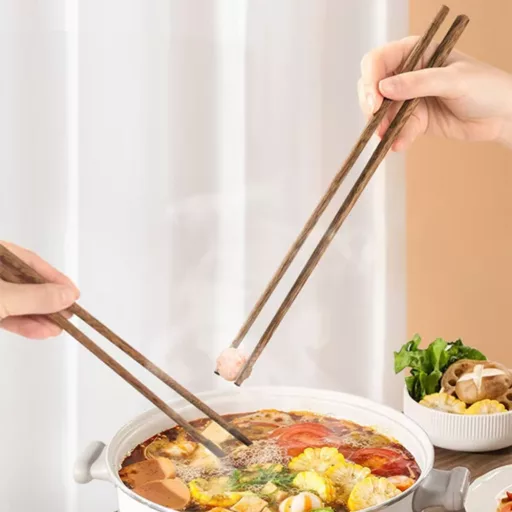 Wok ponva z kuhinjskimi pripomočki