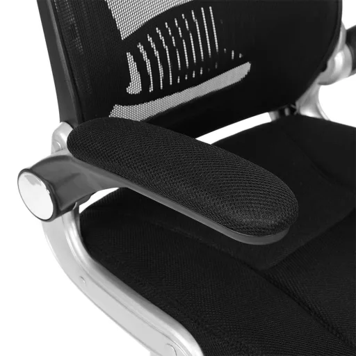 Igrača stolica z naslonjalom
